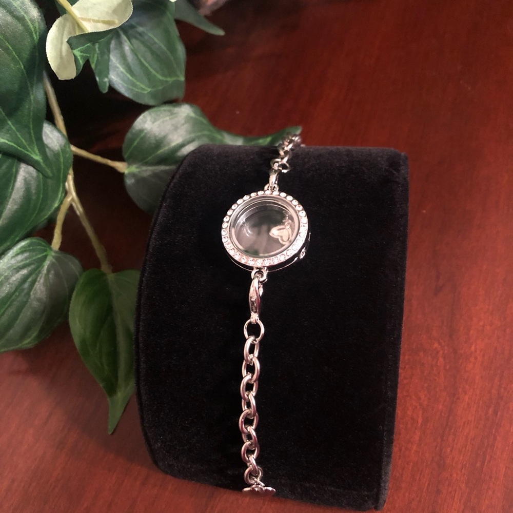 😃Silver Tone Floating Charm Bracelet